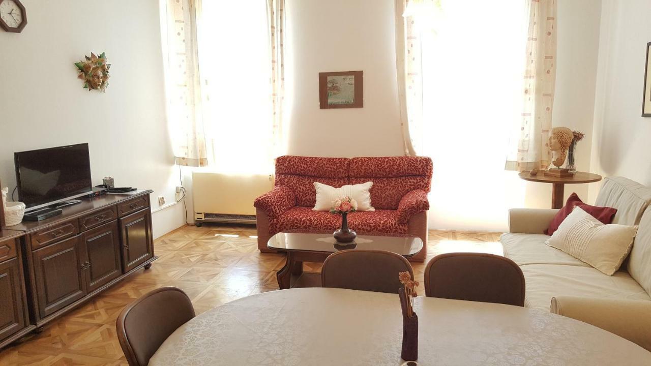 Centar Old Town, With Free Private Parking Apartment Pula Bagian luar foto